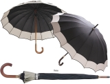 Černý deštník se světlým lemem André Philippe