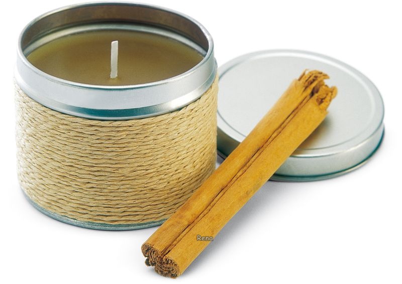 Aromatická svíčka s vůní skořice v plechovém boxu